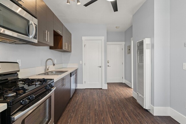 138 Elm Ave in Long Beach, CA - Building Photo - Building Photo