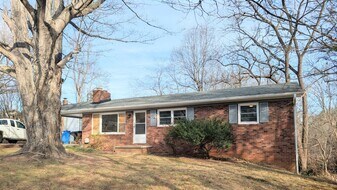 36 Debra Ln in Asheville, NC - Building Photo