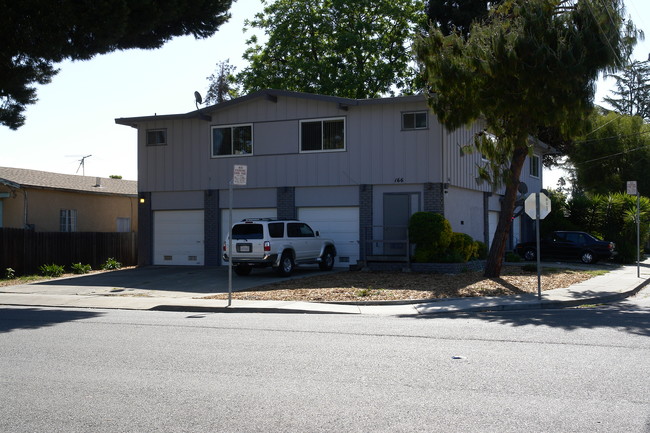 166 Dumbarton Ave in Redwood City, CA - Building Photo - Building Photo