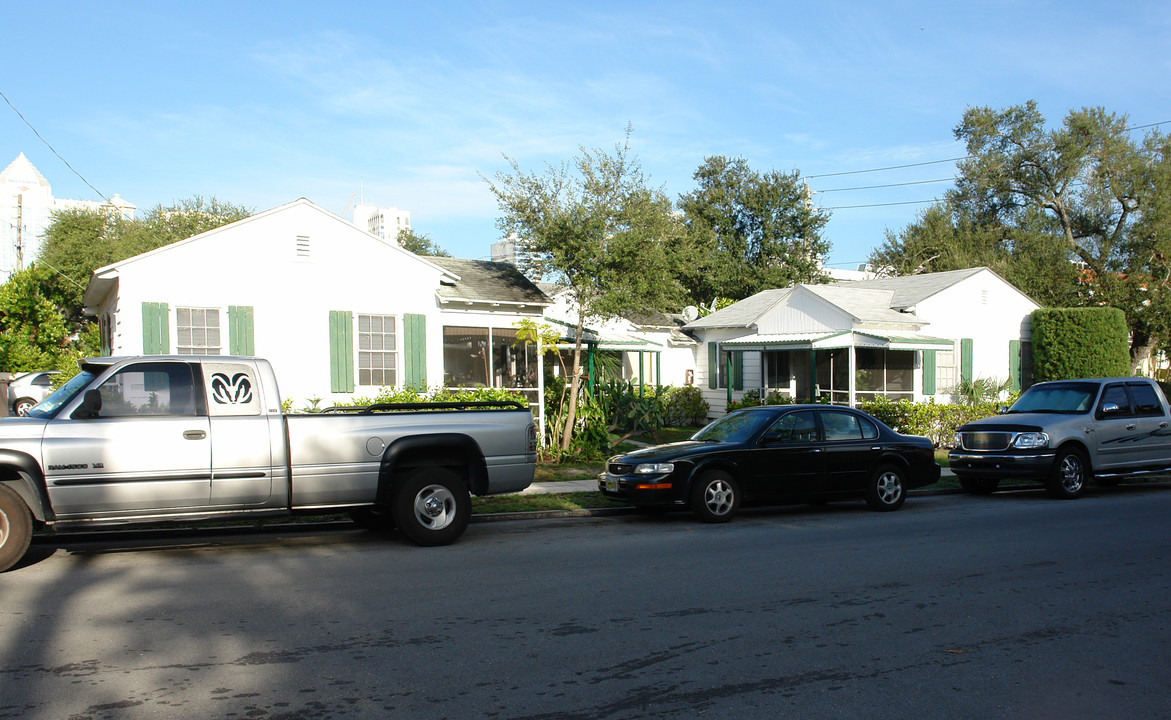 223 SE 10th Ter in Fort Lauderdale, FL - Building Photo