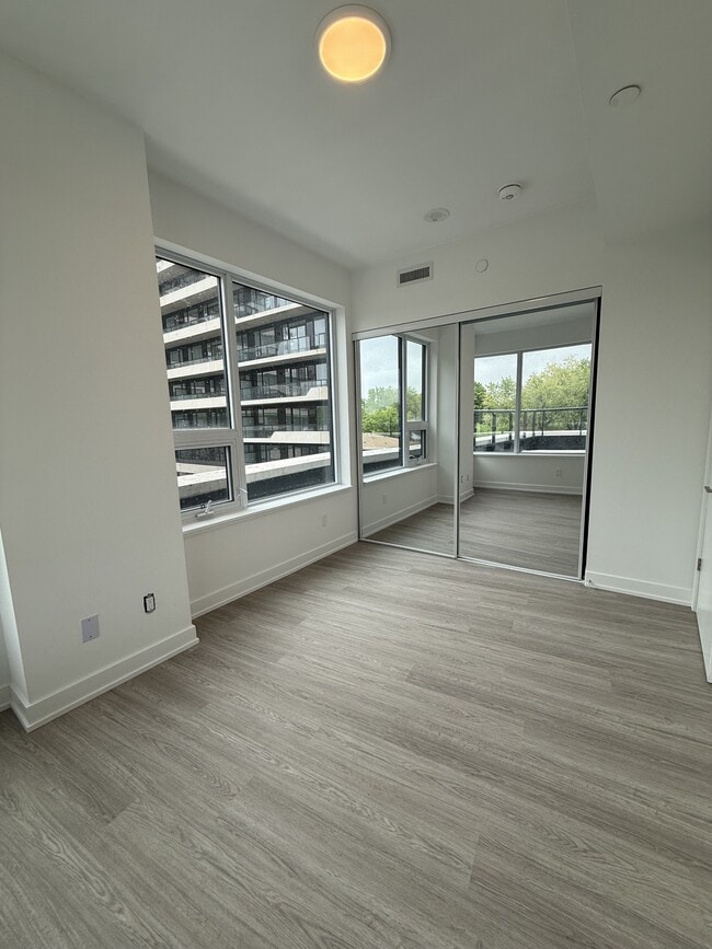 8188 Yonge St in Vaughan, ON - Building Photo - Building Photo