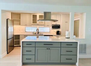 1001 Gilford St in Oldsmar, FL - Building Photo - Building Photo