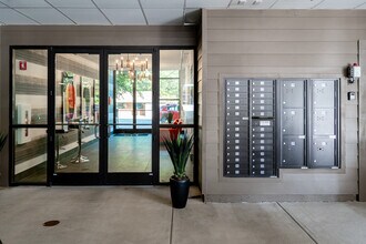 Urban Place in Cary, NC - Foto de edificio - Building Photo