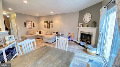 925 Shenkle Dr in Collegeville, PA - Building Photo - Building Photo