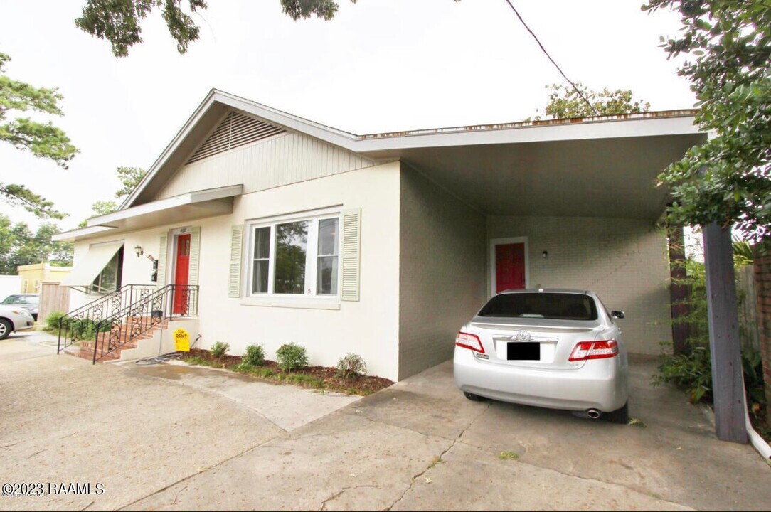 408 W Convent St in Lafayette, LA - Building Photo