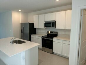 664 Carlyle Wy in Fort Pierce, FL - Building Photo - Building Photo