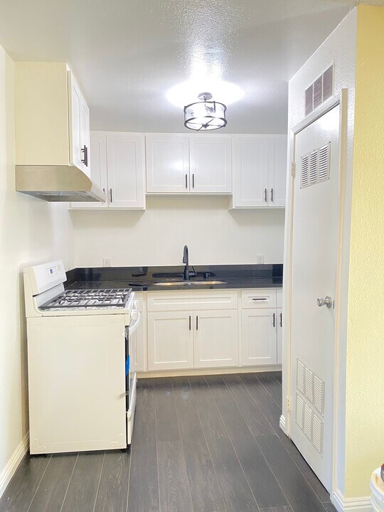 4807 W 17th St, Unit 3 in Los Angeles, CA - Building Photo