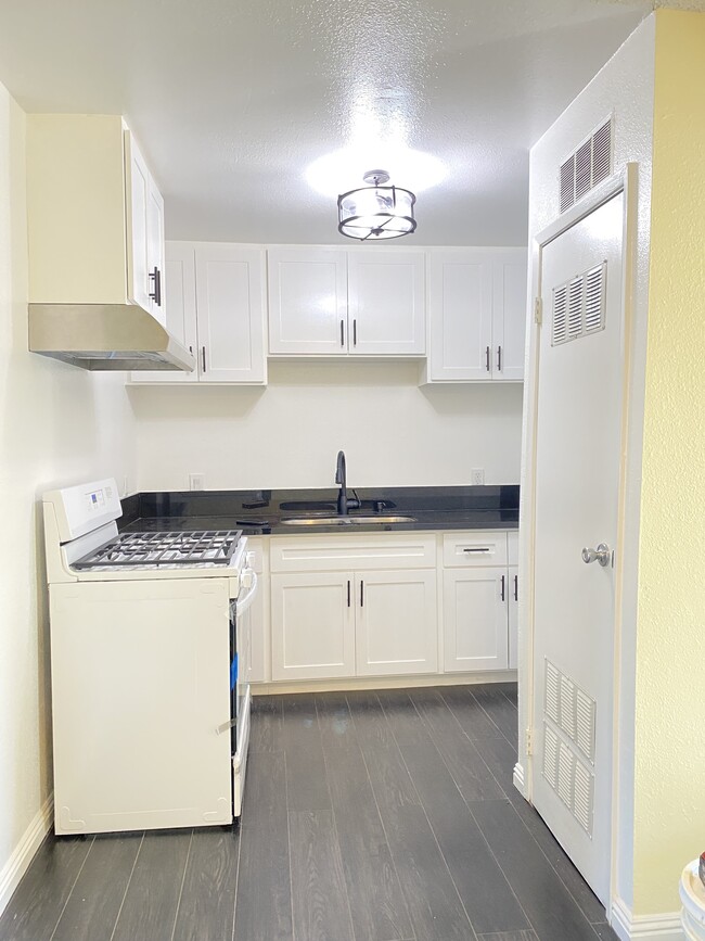4807 W 17th St, Unit 3
