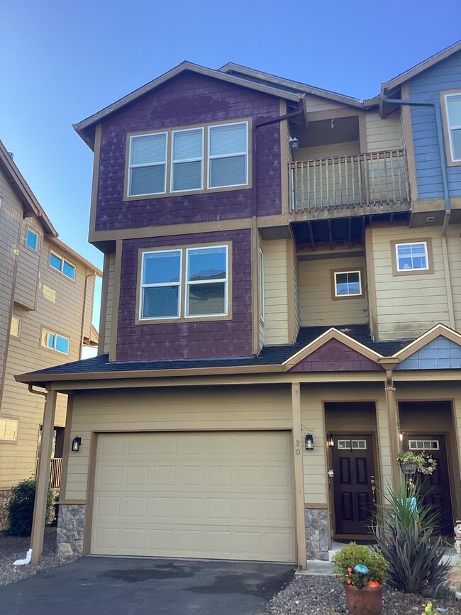 property at 475 SE 35th St