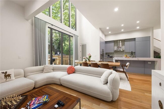 property at 314 Delmont Dr NE