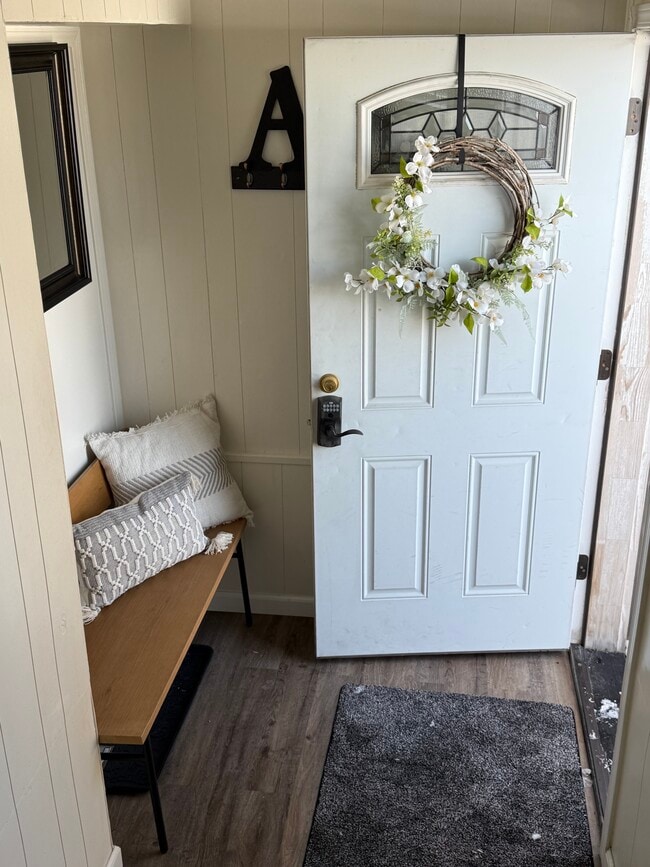 909 27th Ave in Fairbanks, AK - Foto de edificio - Building Photo