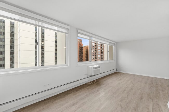 1356 N Dearborn St, Unit 16B in Chicago, IL - Building Photo - Building Photo