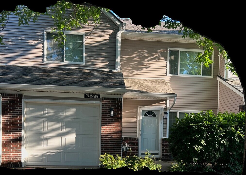 7425 Wistful Vista Dr, Unit 101 in West Des Moines, IA - Foto de edificio