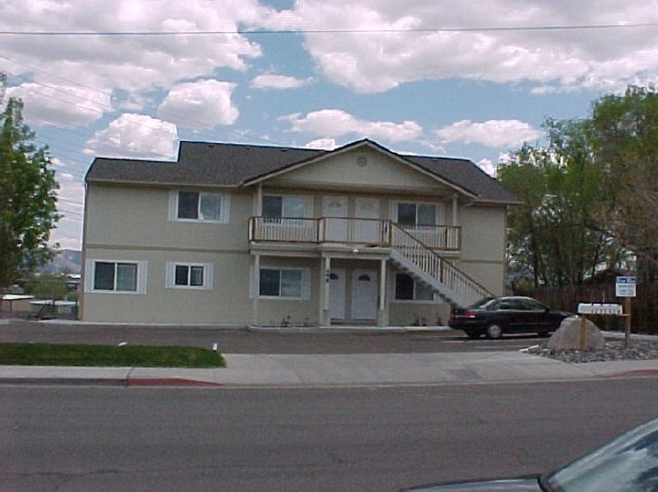 498 Highland Ave in Reno, NV - Foto de edificio