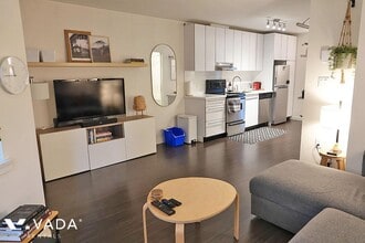370 Carrall St in Vancouver, BC - Building Photo - Building Photo