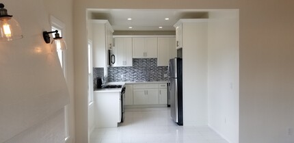 401-407 N Ogden Dr in Los Angeles, CA - Building Photo - Interior Photo