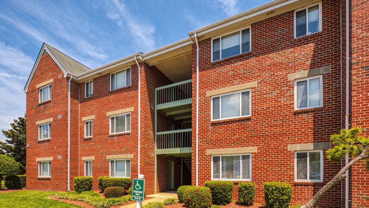 Mission College Apartments in Norfolk, VA - Building Photo