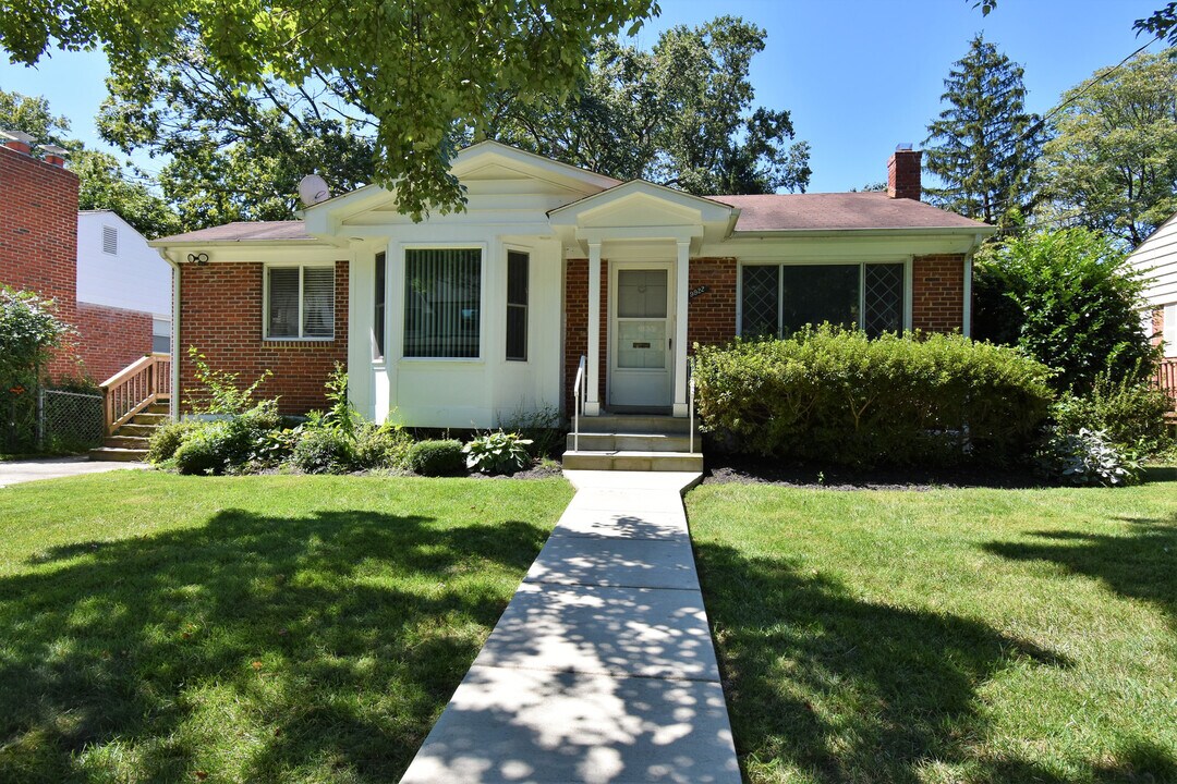 9922 Mayfield Dr in Bethesda, MD - Building Photo