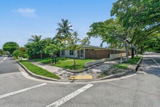 244 Greymon Dr in West Palm Beach, FL - Foto de edificio - Building Photo