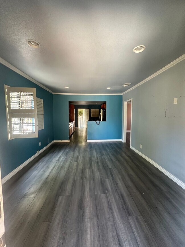 7805 Whitsett Ave in Los Angeles, CA - Building Photo - Building Photo