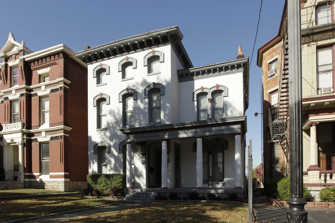 1132 S 3rd St in Louisville, KY - Building Photo