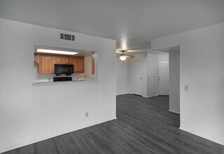 Monterey Village in Rancho Cucamonga, CA - Foto de edificio - Building Photo