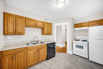 502 W High St in Peoria, IL - Foto de edificio - Building Photo