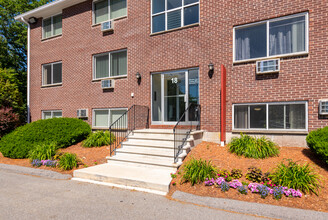 Meadow Lane Apartments in Lowell, MA - Foto de edificio - Building Photo