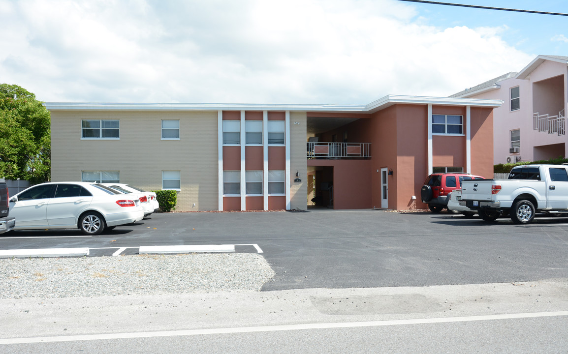 Bay Vista Apartments in Treasure Island, FL - Building Photo