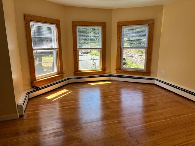 55 Eastern Ave in New London, CT - Building Photo - Building Photo