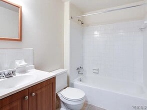 1 Greenwich Dr in Buffalo, NY - Building Photo - Building Photo