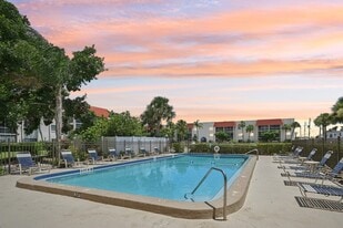 Gulf Gate in Sarasota, FL - Building Photo