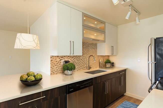 Camden Apartments in Seattle, WA - Foto de edificio - Building Photo