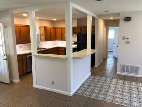 2409 Glen Springs Way in Austin, TX - Foto de edificio - Building Photo