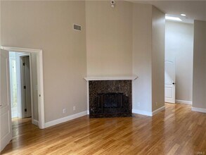 210 Avenue B in Redondo Beach, CA - Building Photo - Building Photo