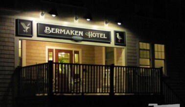 102 Revere St in Hull, MA - Foto de edificio - Building Photo