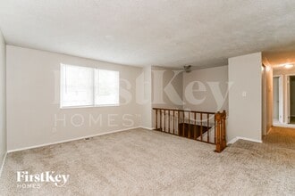 10322 Woodhaven Cir in Indianapolis, IN - Foto de edificio - Building Photo