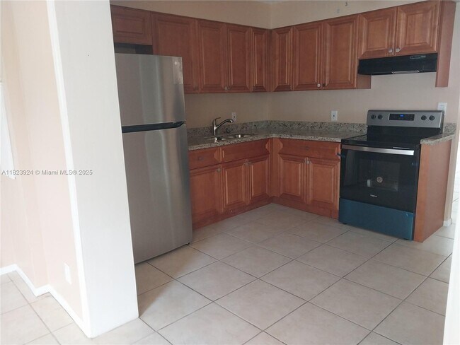 2323 Harding St in Hollywood, FL - Building Photo - Building Photo