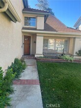 5018 Evanwood Ave in Oak Park, CA - Foto de edificio - Building Photo