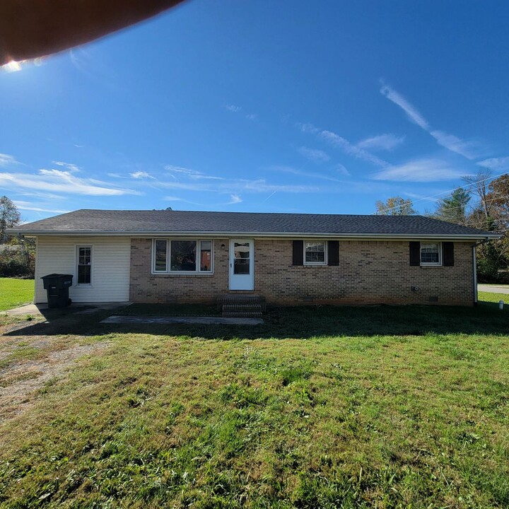 305 E 17th St in Cookeville, TN - Building Photo