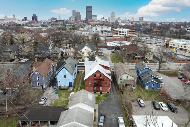 86-88 Alexander St in Rochester, NY - Foto de edificio - Building Photo
