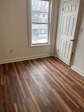 38 Mitchell St, Unit B in Norwich, NY - Foto de edificio - Building Photo
