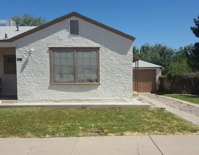 property at 1011-1013 W 3rd St