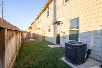 13006 Bella Vida Ln in Houston, TX - Building Photo - Building Photo