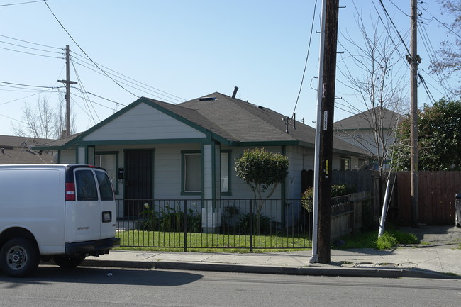 27353 Tyrrell Ave in Hayward, CA - Foto de edificio - Building Photo