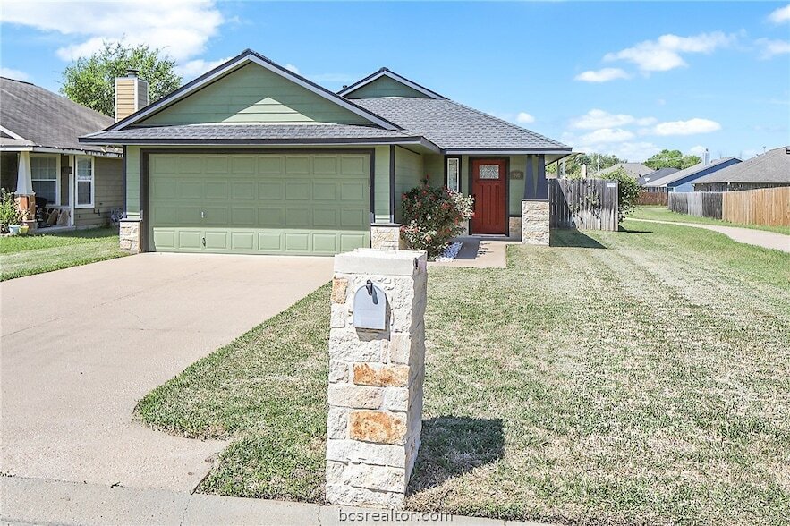 916 Crested Point Dr in College Station, TX - Building Photo