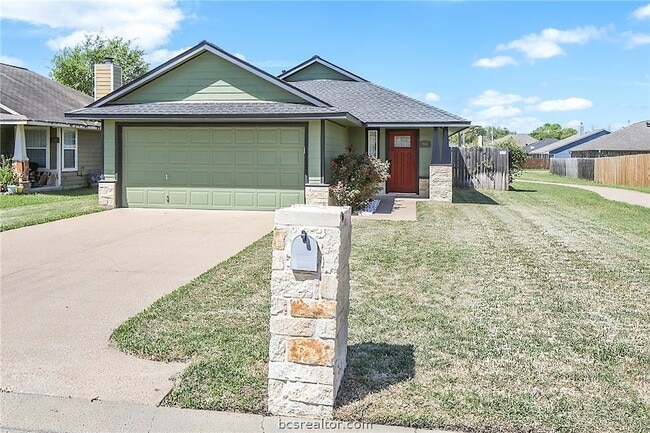 property at 916 Crested Point Dr