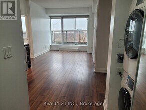 3520 Danforth Ave in Toronto, ON - Building Photo - Building Photo