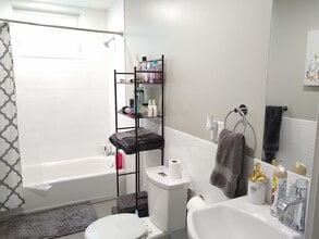 17 Ashley St, Unit 1 in Boston, MA - Foto de edificio - Building Photo