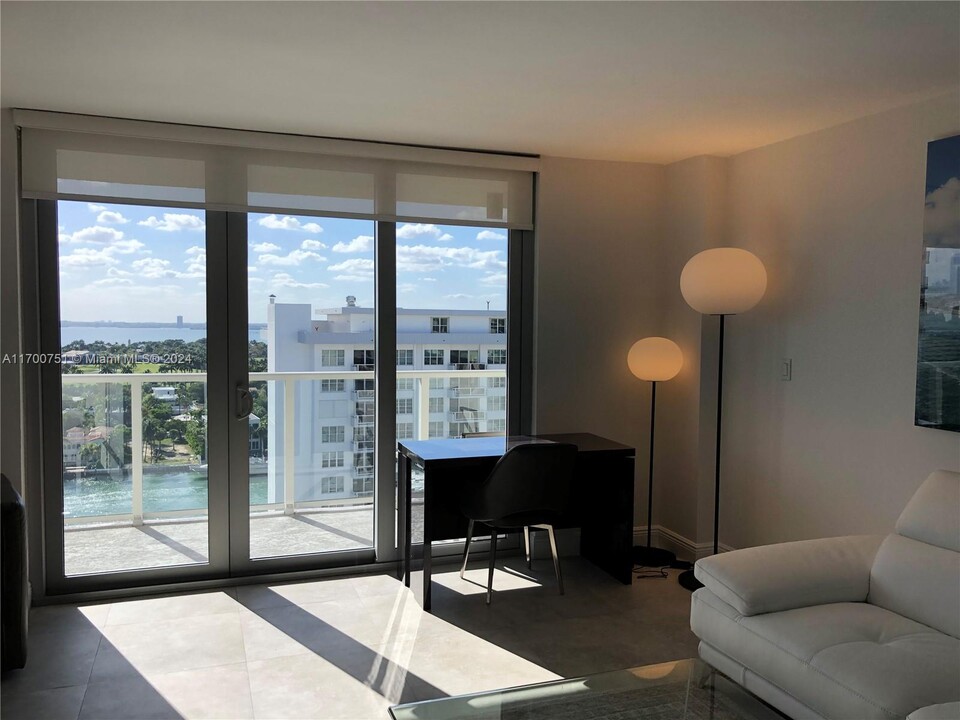 5701 Collins Ave in Miami Beach, FL - Building Photo